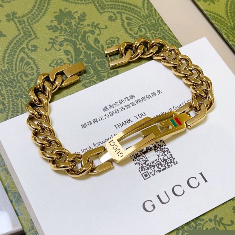 G*u*i bracelets
